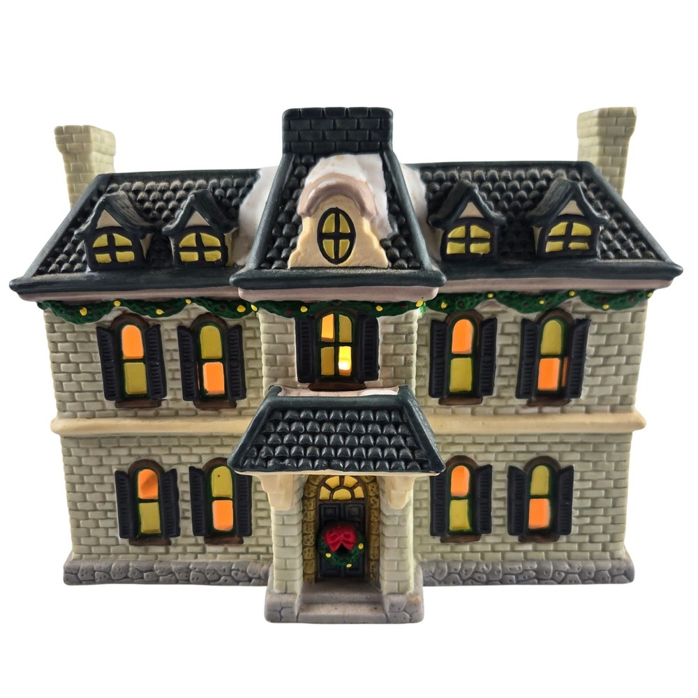Dickens Collectables Towne Series Lighted House 1998 Porcelain Manor Village